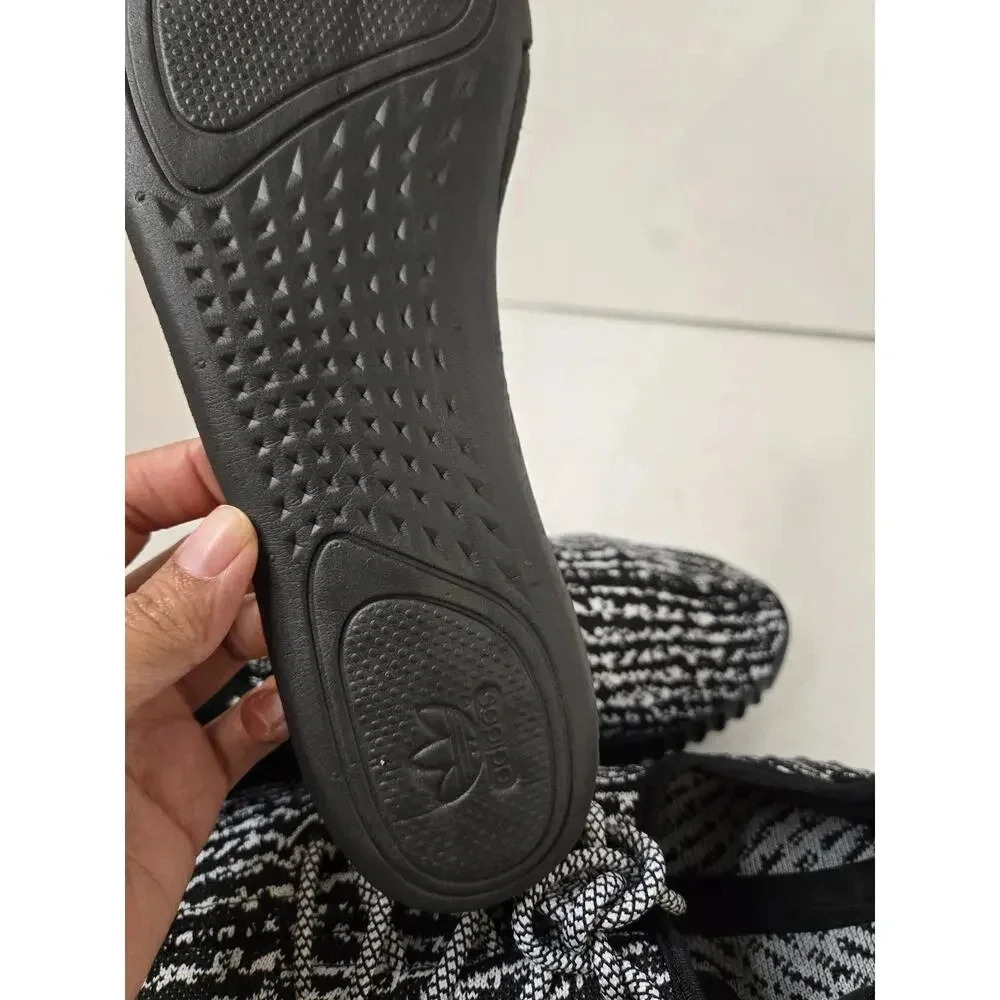Adidas Yeezy Boost Sneakers Size 9.5 - Picture 8 of 9